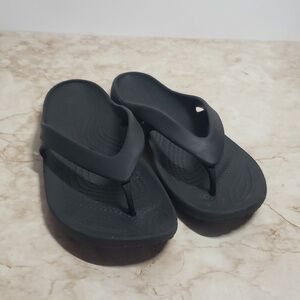 Crocs Black Flip Flops Women's Size 7
